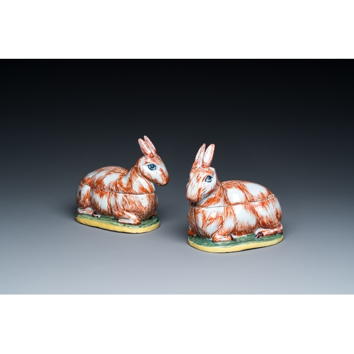 346 - A pair of polychrome Dutch Delft 'hare' tureens and covers, 18th C.Description:L.: 12 cm - H.: 10 cm... 