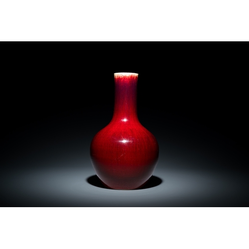 11 - A Chinese flambe-glazed bottle vase, 18/19th C.Description:H.: 38,5 cmCondition:The absence of a con... 