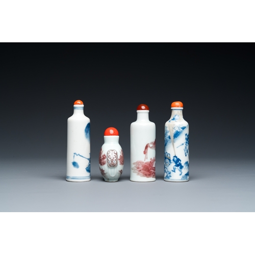 23 - Four Chinese blue, white and copper-red snuff bottles, 19th C.Description:H.: 9,5 cm (the tallest bo... 