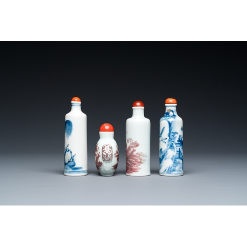 23 - Four Chinese blue, white and copper-red snuff bottles, 19th C.Description:H.: 9,5 cm (the tallest bo... 