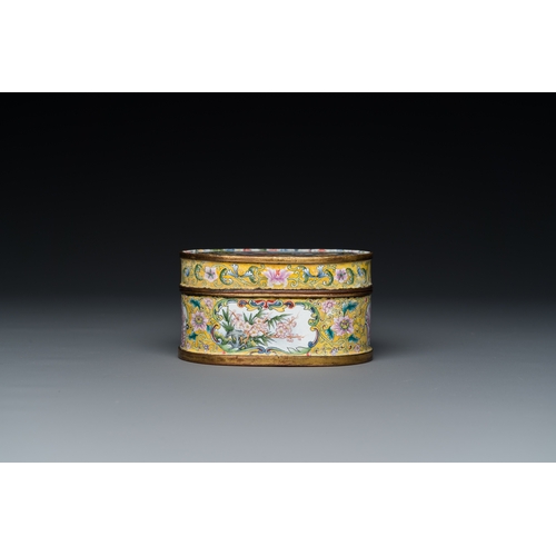 28 - A fine Beijing enamel oval snuff box and cover with European ladies, Qianlong mark and probably of t... 