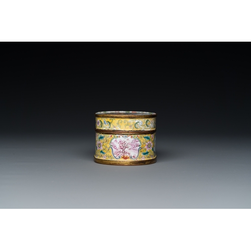 28 - A fine Beijing enamel oval snuff box and cover with European ladies, Qianlong mark and probably of t... 