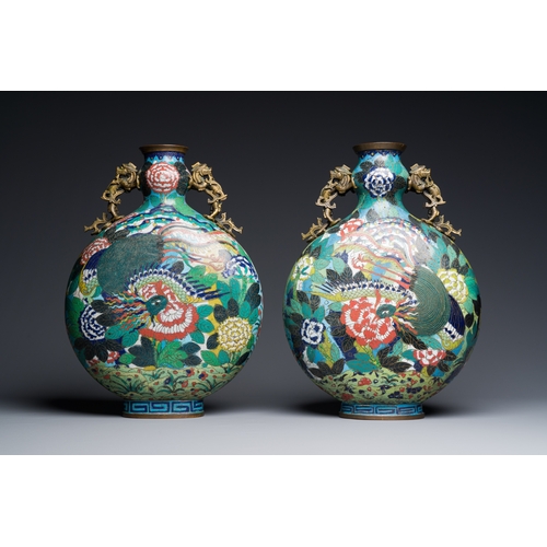 42 - A pair of Chinese cloisonne moon flask vases, 'bianhu', JiaqingDescription:H.: 39 cmCondition:The ab... 