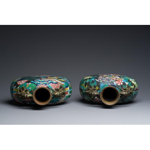 42 - A pair of Chinese cloisonne moon flask vases, 'bianhu', JiaqingDescription:H.: 39 cmCondition:The ab... 