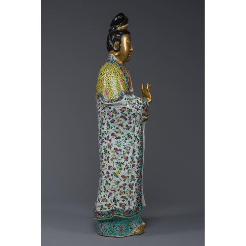 66 - An exceptionally large Chinese famille rose sculpture of Guanyin, Li Fu Xing Hao æç¦èè seal m... 