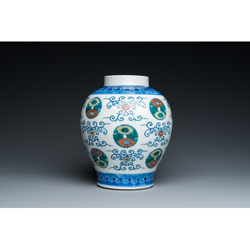 69 - A Chinese doucai vase, Daoguang mark and of the periodDescription:H.: 23 cmCondition:The absence of ... 