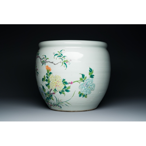 74 - A fine Chinese famille rose 'cranes' fish bowl, 19th C.Description:Dia.: 42 cm - H.: 40,5 cmConditio... 