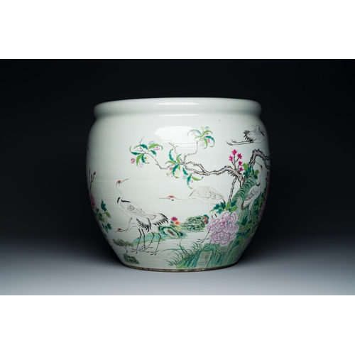 74 - A fine Chinese famille rose 'cranes' fish bowl, 19th C.Description:Dia.: 42 cm - H.: 40,5 cmConditio... 