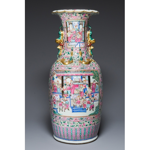 85 - A large Chinese famille rose vase with palace scenes, 19th C.Description:H.: 79 cm H.: 128 cm (incl.... 