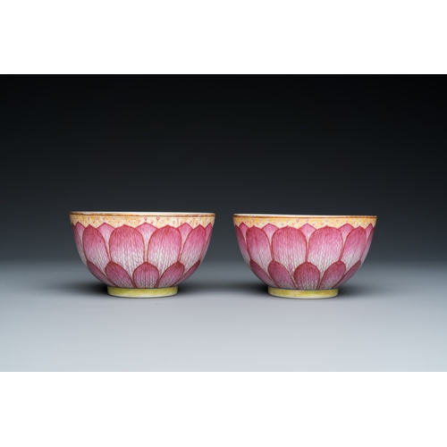 87 - A pair of Chinese famille rose 'lotus' bowls, Guangxu mark and of the periodDescription:Dia.: 10,5 c... 