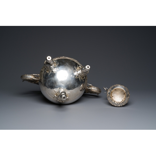 112 - A large Chinese silver tripod censer, Shanghai Xinfengxiang ä¸æµ·æ°é³³ç¥¥ mark, dated 1925Descript... 