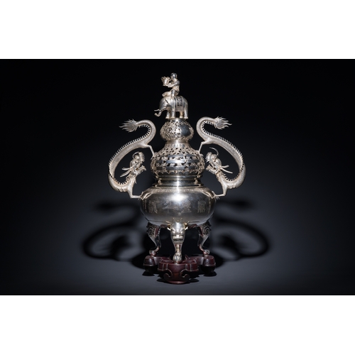 112 - A large Chinese silver tripod censer, Shanghai Xinfengxiang ä¸æµ·æ°é³³ç¥¥ mark, dated 1925Descript... 