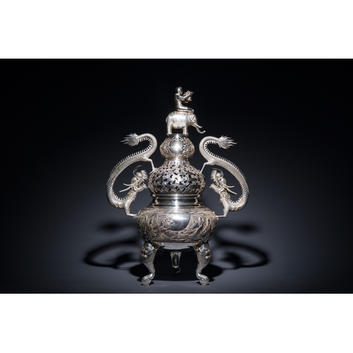 112 - A large Chinese silver tripod censer, Shanghai Xinfengxiang ä¸æµ·æ°é³³ç¥¥ mark, dated 1925Descript... 