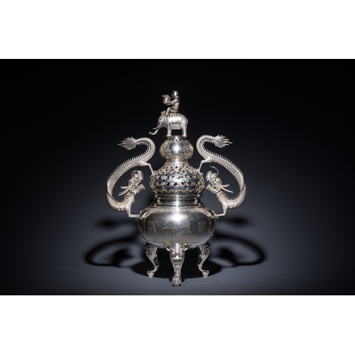 112 - A large Chinese silver tripod censer, Shanghai Xinfengxiang ä¸æµ·æ°é³³ç¥¥ mark, dated 1925Descript... 