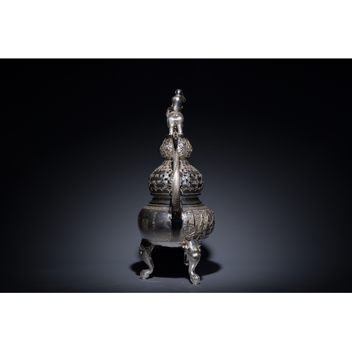 112 - A large Chinese silver tripod censer, Shanghai Xinfengxiang ä¸æµ·æ°é³³ç¥¥ mark, dated 1925Descript... 