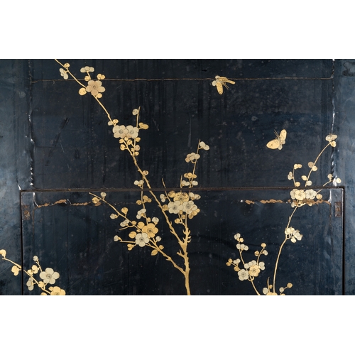 114 - Two large Chinese Canton black and gilt-lacquered panels, 19th C.Description:Dim.: 190 x 77 cmCondit... 