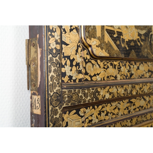 114 - Two large Chinese Canton black and gilt-lacquered panels, 19th C.Description:Dim.: 190 x 77 cmCondit... 