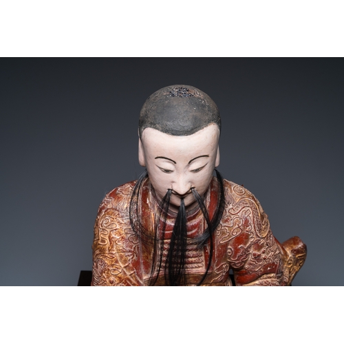 116 - A large Chinese lacquered and polychromed wood sculpture of Guandi, 18th C.Description:H.: 60,5 cm (... 