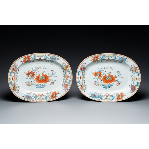 127 - A pair of oval Chinese famille rose 'Pompadour' dishes, Qianlong, ca. 1745Description:Dim.: 37,5 x 2... 