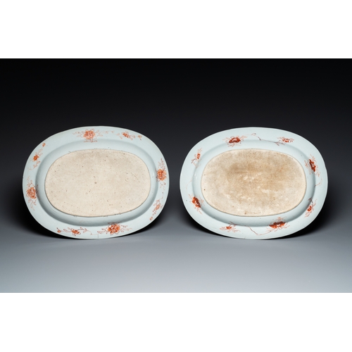 127 - A pair of oval Chinese famille rose 'Pompadour' dishes, Qianlong, ca. 1745Description:Dim.: 37,5 x 2... 