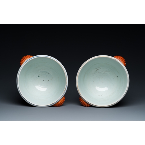 128 - A pair of rare Chinese Imari-style wine bottle coolers, QianlongDescription:L.: 23 cm - H.: 17 cmCon... 