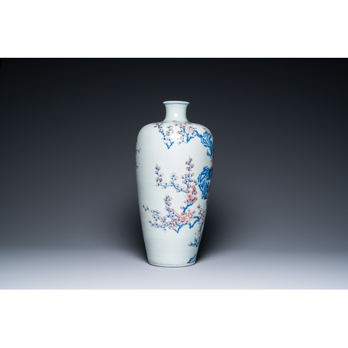 142 - An exceptional large Chinese blue, white and copper-red 'meiping' vase with prunus blossoms, 18th C.... 