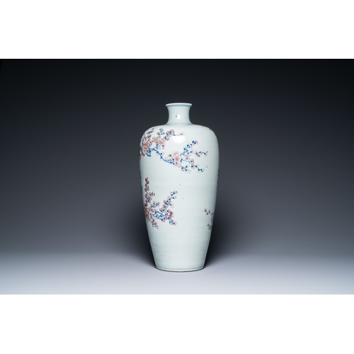 142 - An exceptional large Chinese blue, white and copper-red 'meiping' vase with prunus blossoms, 18th C.... 