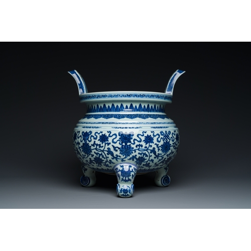 146 - A large Chinese blue and white 'bajixiang' tripod censer with lotus scrolls, QianlongDescription:H.:... 