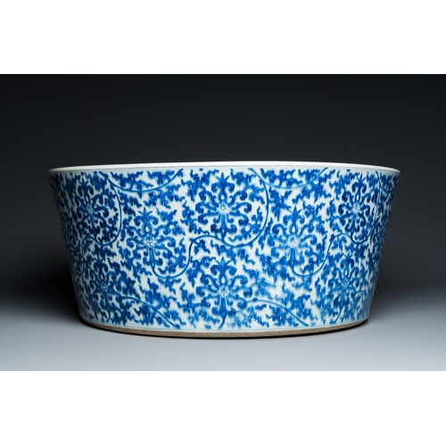 147 - An exceptionally large Chinese blue and white basin with floral scrolls, KangxiDescription:Dia.: 60,... 