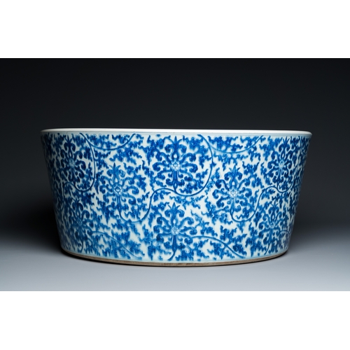 147 - An exceptionally large Chinese blue and white basin with floral scrolls, KangxiDescription:Dia.: 60,... 