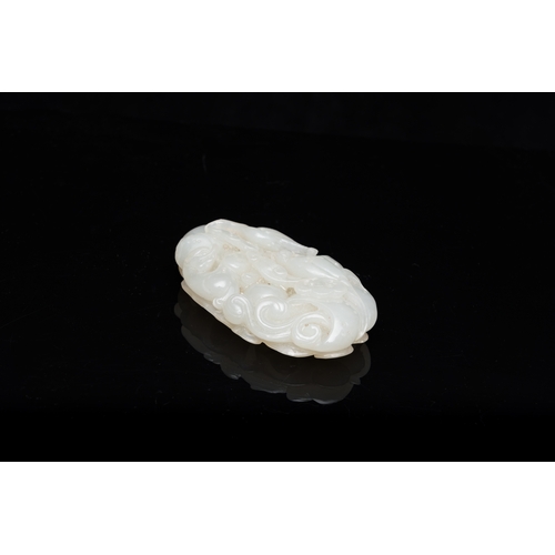 163 - A Chinese white jade paper weight with a crane and a tiger, 17/18th C.Description:Dim.: 8,5 x 5 x 2 ... 