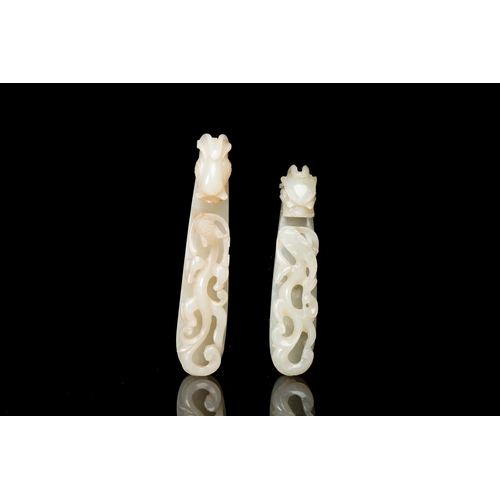 165 - Two Chinese white jade fine carved belt hooks, QingDescription:L.: 9,5 cm (the largest) Provenance:-... 