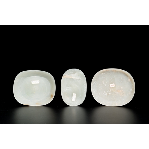 166 - Five fine Chinese white jade belt buckles, QingDescription:Dim.: 7,2 x 5 x 2 cm (the mounted piece)D... 