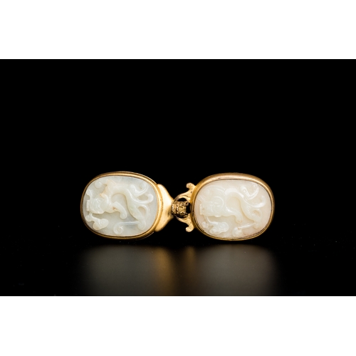 166 - Five fine Chinese white jade belt buckles, QingDescription:Dim.: 7,2 x 5 x 2 cm (the mounted piece)D... 