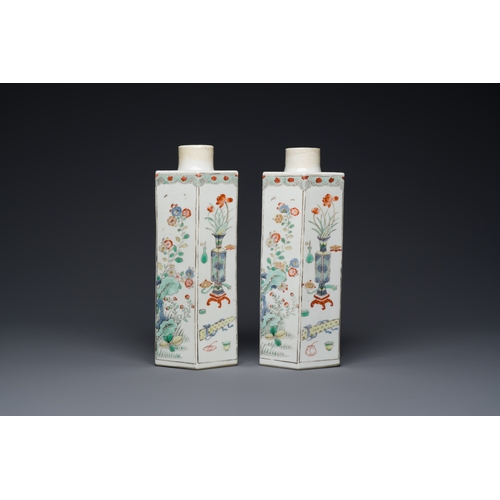 179 - A pair of Chinese famille verte hexagonal tea caddies, KangxiDescription:H.: 28,5 cm (excl. the lids... 