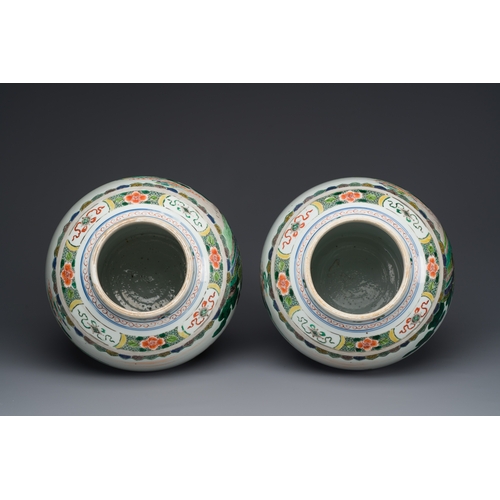 181 - A pair of Chinese famille verte 'Shou Lao' vases, KangxiDescription:H.: 35,5 cmCondition:The absence... 