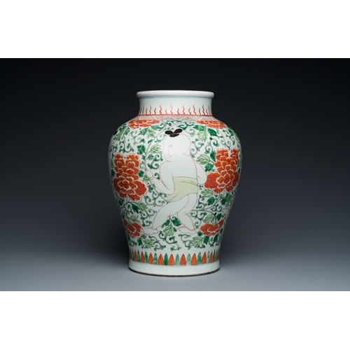 183 - A Chinese famille verte 'Hehe Erxian' vase, KangxiDescription:H.: 31,3 cmCondition:The absence of a ... 