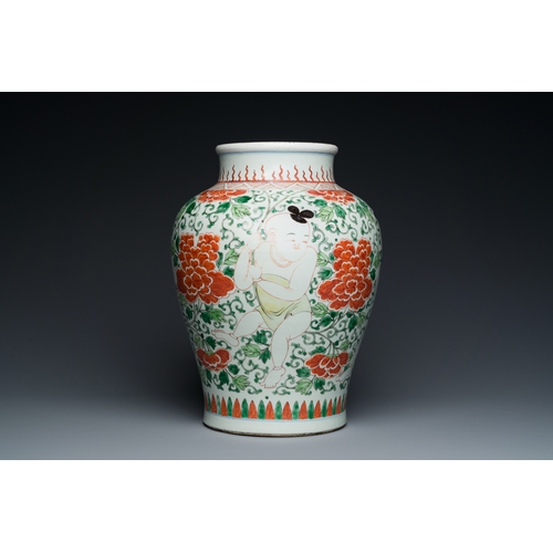 183 - A Chinese famille verte 'Hehe Erxian' vase, KangxiDescription:H.: 31,3 cmCondition:The absence of a ... 