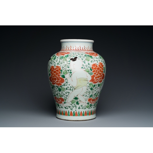 183 - A Chinese famille verte 'Hehe Erxian' vase, KangxiDescription:H.: 31,3 cmCondition:The absence of a ... 