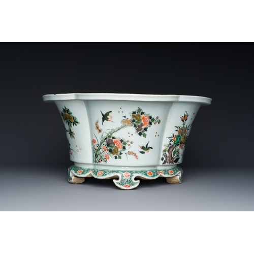 187 - An imperial Chinese famille verte cinquefoil jardiniere, Kangxi mark and of the periodDescription:L.... 