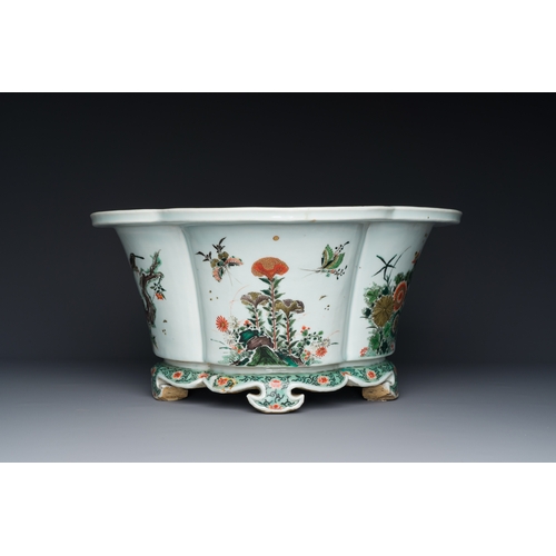 187 - An imperial Chinese famille verte cinquefoil jardiniere, Kangxi mark and of the periodDescription:L.... 