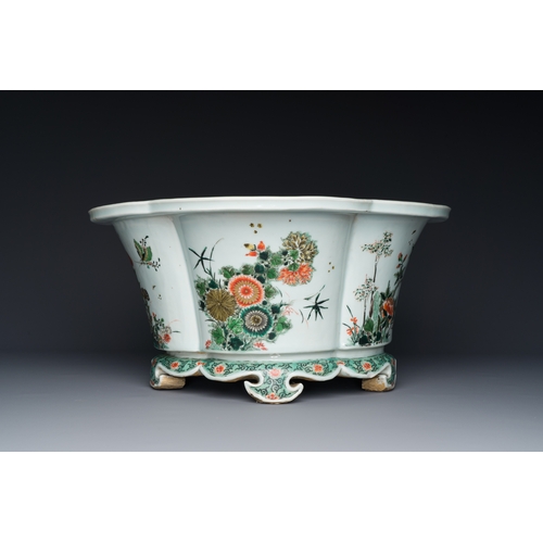 187 - An imperial Chinese famille verte cinquefoil jardiniere, Kangxi mark and of the periodDescription:L.... 