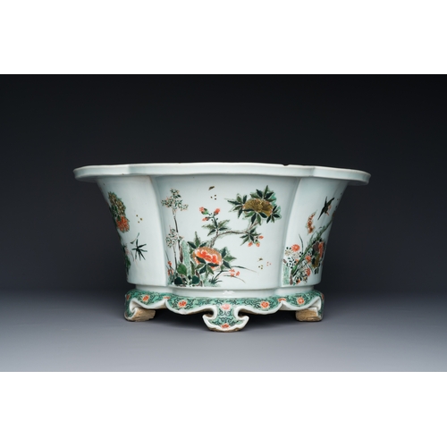 187 - An imperial Chinese famille verte cinquefoil jardiniere, Kangxi mark and of the periodDescription:L.... 