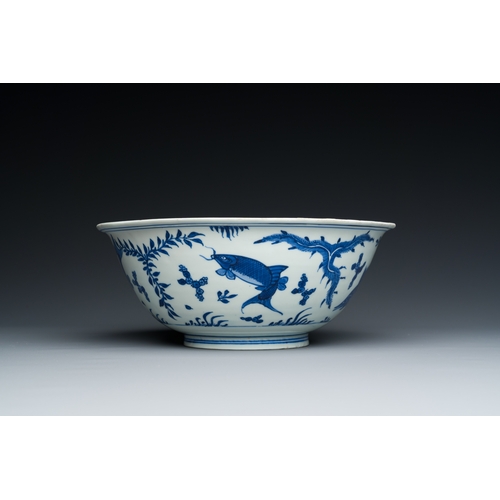 194 - A Chinese blue and white 'carps' bowl, Chenghua mark, KangxiDescription:Dia.: 22 cm - H.: 9 cmCondit... 