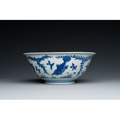 194 - A Chinese blue and white 'carps' bowl, Chenghua mark, KangxiDescription:Dia.: 22 cm - H.: 9 cmCondit... 