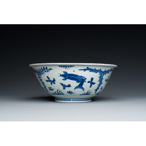 194 - A Chinese blue and white 'carps' bowl, Chenghua mark, KangxiDescription:Dia.: 22 cm - H.: 9 cmCondit... 