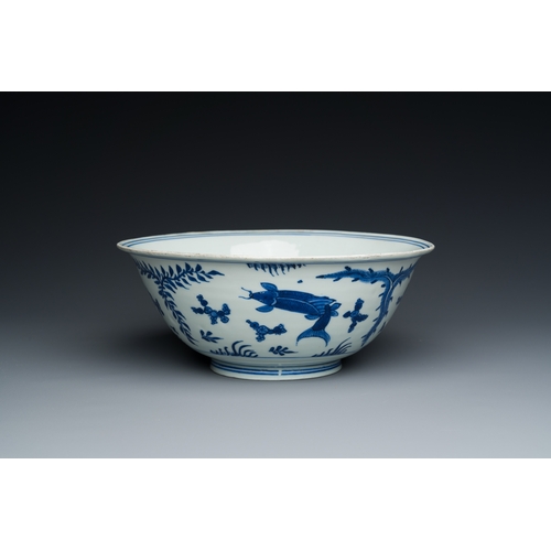 194 - A Chinese blue and white 'carps' bowl, Chenghua mark, KangxiDescription:Dia.: 22 cm - H.: 9 cmCondit... 