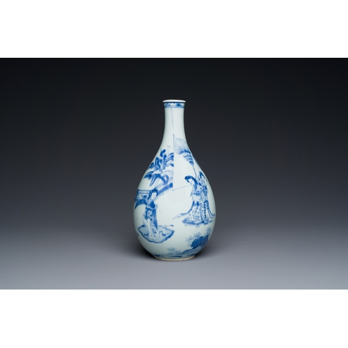 203 - A Chinese blue and white pear-shaped 'narrative subject' vase, KangxiDescription:H.: 22,5 cmConditio... 