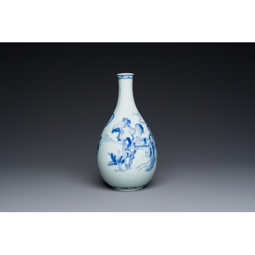 203 - A Chinese blue and white pear-shaped 'narrative subject' vase, KangxiDescription:H.: 22,5 cmConditio... 