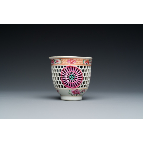 219 - A rare Chinese famille rose double-walled reticulated cup and saucer, Yongzheng/QianlongDescription:... 